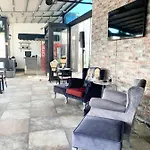 Art & Interiors 호텔 2*