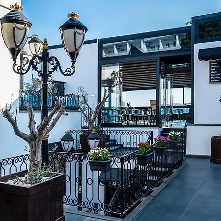 Hotel Art & Interiors 2*