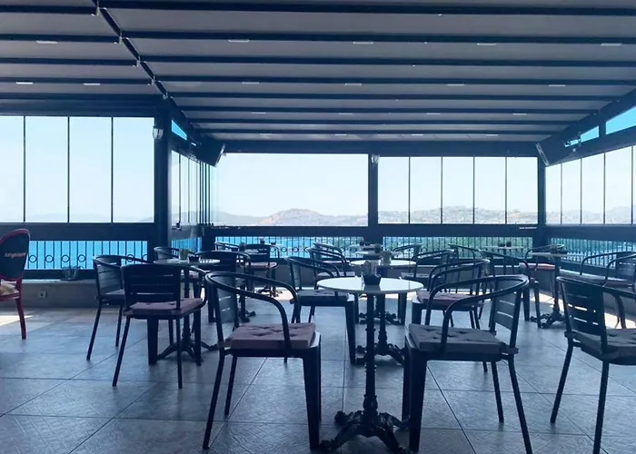 Ξενοδοχείο Art & Interiors 2*