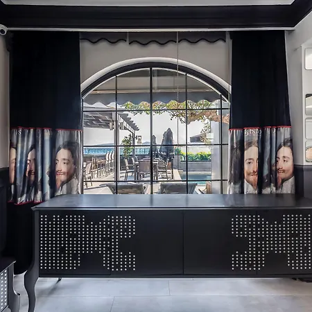 ホテル Art & Interiors 2*