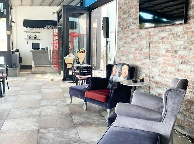 Art & Interiors Hotel 2*