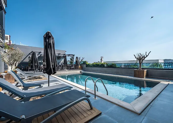 Art & Interiors Hotel 2*