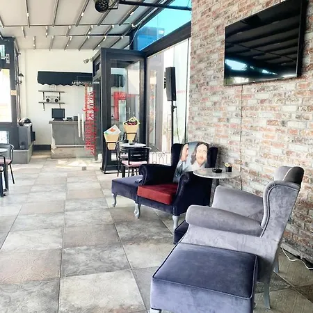 Art & Interiors فندق 2*