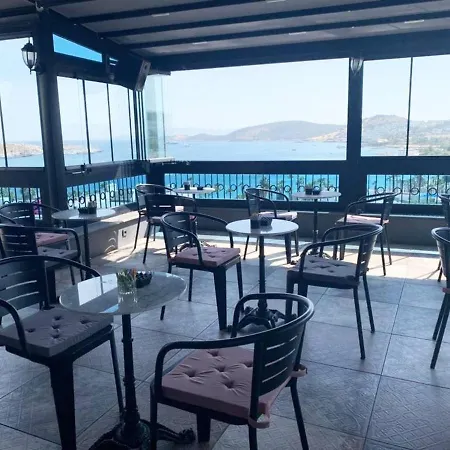 מלון Art & Interiors