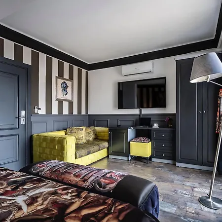 فندق Art & Interiors