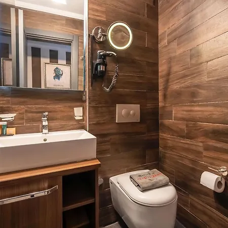 Art & Interiors 博德鲁姆