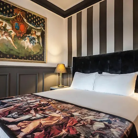 Art & Interiors بودروم