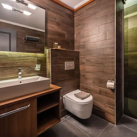Hotell Art & Interiors 2*