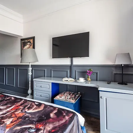 酒店 Art & Interiors 2*