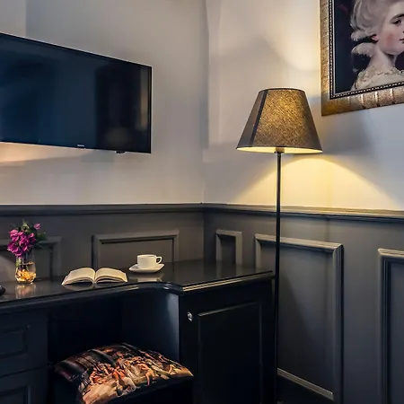 Art & Interiors Hotell 2*